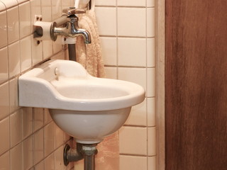 レトロな手洗い場