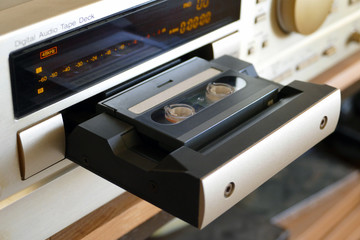 DAT（デジタル･オーディオ･テープ）デッキ