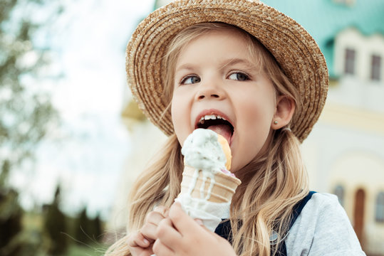 kid eating ice cream
