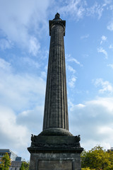 Fototapeta premium Melville Monument at St. Andrew's Square in Edinburgh