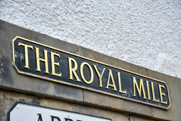 Obraz premium The Royal Mile street sign in Edinburgh