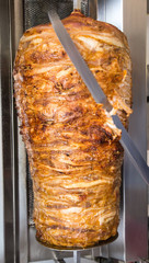 Dönerspieß mit Messer