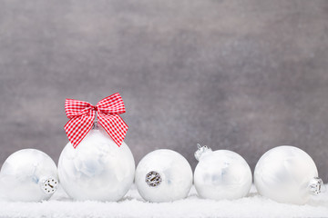 Obraz premium Silver Christmas balls on shiny background.