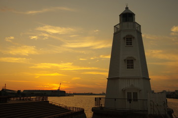旧堺灯台と夕焼け