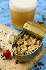 can of seasoned clams