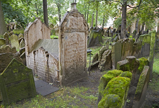  Grabsteine auf dem Alten Jüdischen Friedhof, Prag