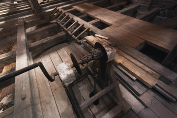 Kettenzug in der Kirche