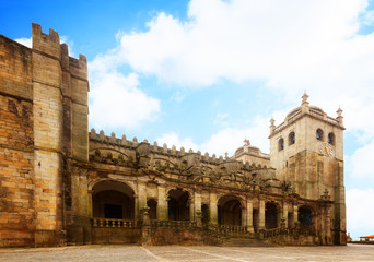 Naklejka premium side view of old Se cathedral church of Porto, Portugal, retro toned