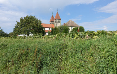 Fototapeta na wymiar Kirche St. Peter und Paul, Niederzell, Insel Reichenau, Bodensee, Baden-Württemberg
