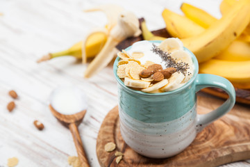 Banana yoghurt with seeds and cornflakes