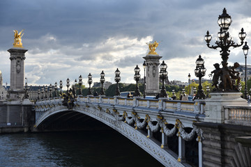 Pont Alexandre III en fin de journée à Paris, France