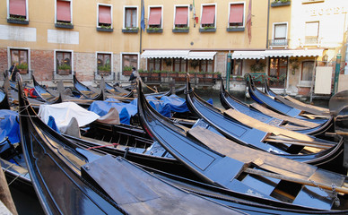 Fototapeta na wymiar gondolas of Venice in italy
