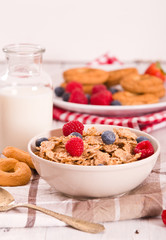 Breakfast with wholegrain cereals. 