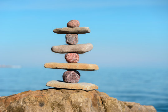 Balance of several stones