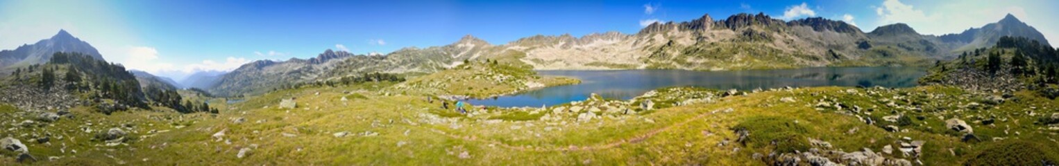 Fototapeta na wymiar Panoramic View on a Mountain Lake