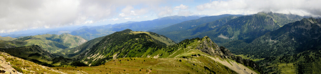 Fototapeta na wymiar Hiking in Pyrenees