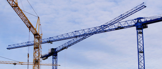 Kräne auf einer Baustelle 