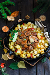 Saffron milk cap mushrooms with fried potatoes, rustic style
