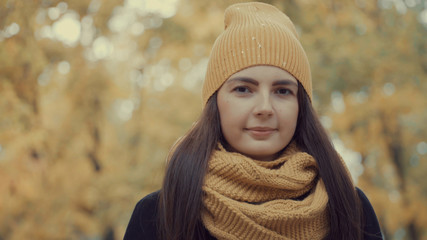 portrait of a beautiful girl in a park in autumn