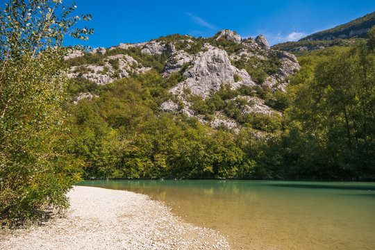 Fiume Metauro Nella Gola Del Furlo