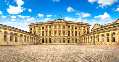 Fototapeta na wymiar Palais Rohan, City hall in Bordeaux
