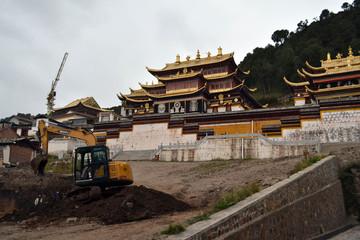 Obraz premium Closer to the main temple in Serti Gompa in Langmusi that's been being developed