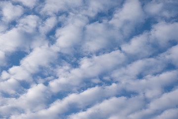 sky with fleecy cloud pattern