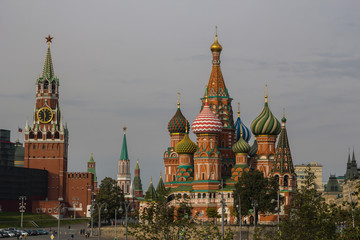 Obraz premium Moscow. The views of St. Basil's Cathedral and Spassky tower.