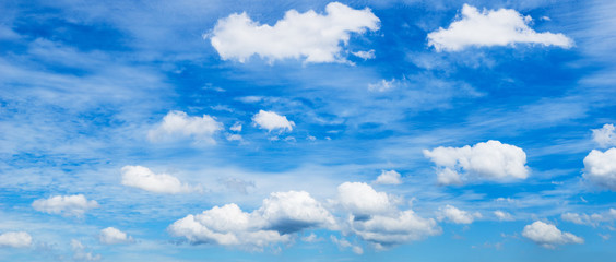 Naklejka na ściany i meble blue sky and cumulus clouds