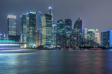 Fototapeta premium Szanghaj panoramę, dzielnica centrum Szanghaju w nocy w Chinach.
