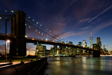 Obraz premium Brooklyn Bridge at night
