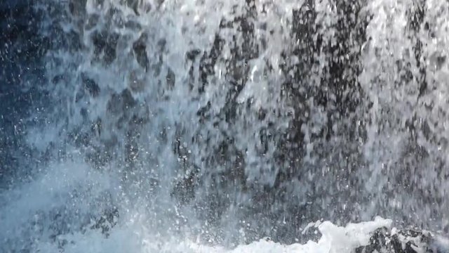 滝の飛沫