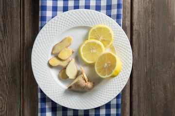 Lemon and ginger slices in plate on table
