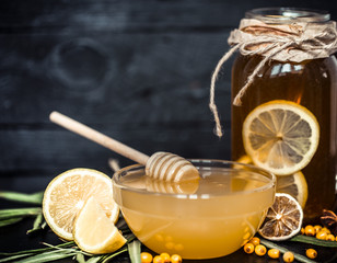the composition of tea with lemon and honey