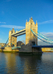 Fototapeta na wymiar Ponorama of the Tower Bridge, across the Senu in London.