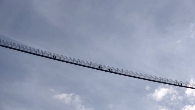 H&auml;ngebr&uuml;cke bei Reutte, Tirol, &Ouml;sterreich, Tourismus, 4K
