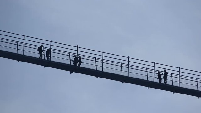 H&auml;ngebr&uuml;cke bei Reutte, Tirol, &Ouml;sterreich, Tourismus, 4K