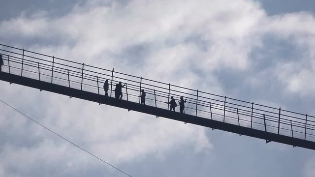 H&auml;ngebr&uuml;cke bei Reutte, Tirol, &Ouml;sterreich, Tourismus, 4K