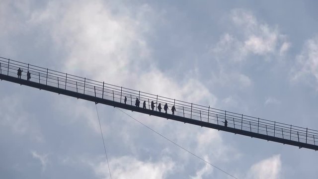 H&auml;ngebr&uuml;cke bei Reutte, Tirol, &Ouml;sterreich, Tourismus, 4K