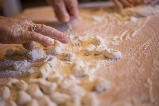 Handicraft processing for dumplings