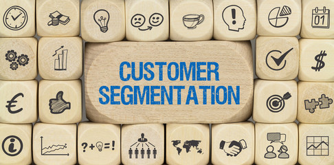 Customer Segmentation / Würfel mit Symbole