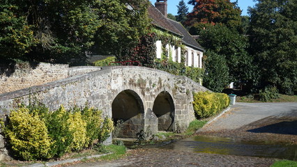 Le vieux pont et le gué de Mézilles