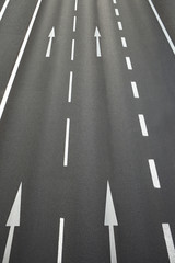 Roadway with road surface marking and arrows pointing straight  sipsipkašipkašípasfaltpozadipozadíautoautomobilkabinavagonvagónpripojitpřipojitspojitchodkurzprubehprůběhsamozrejmesamozřejměkrizkrizene