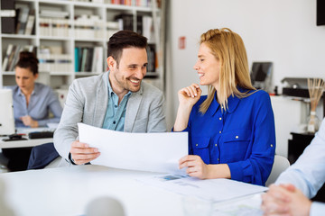 Obraz premium Happy business people in office