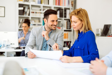 Obraz premium Happy business people in office