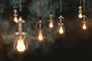 Hängende Edison Glühbirnen