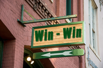 Obraz premium Schild 277 - Win - Win