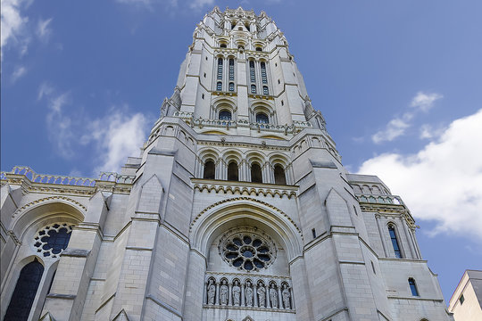 The Riverside Church in the City of New York. It is famous for its large size and elaborate Neo-Gothic architecture. Is a Christian church in Morningside Heights, Upper Manhattan, New York City.