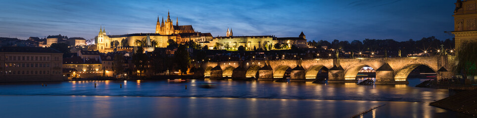 Fototapeta na wymiar Cityscape of Prague Castle and Charles Bridge at dusk
