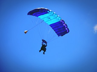Skydiving tandem blue